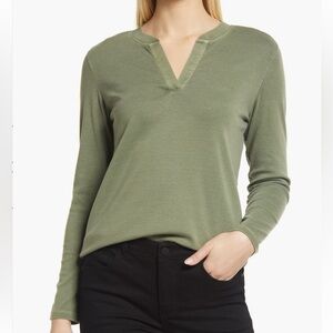 Caslon - Split Neck Long Sleeve T-Shirt. Top. V-neck.  XXL. Green.